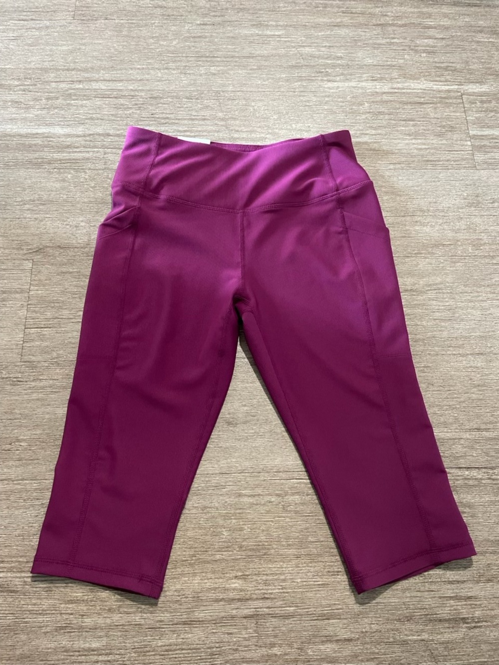 High-Rise Plum Capri Leggings with Side Pockets